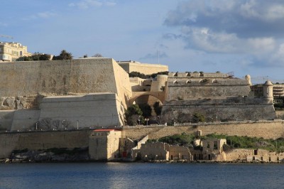 Malta_-_Valletta_-_St._Michael's_Bastion_(Manoel_Island)_01_ies.jpg