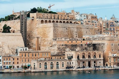 View_at_the_Valletta_fortifications.jpg